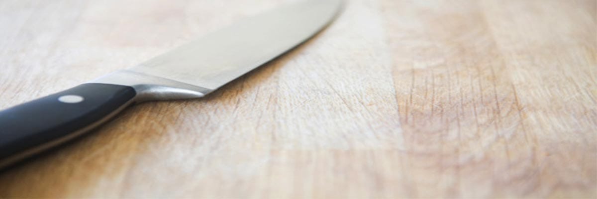 Mag een pan met anti–aanbaklaag in de vaatwasser?