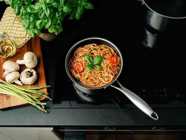 Steelpan met spaghetti