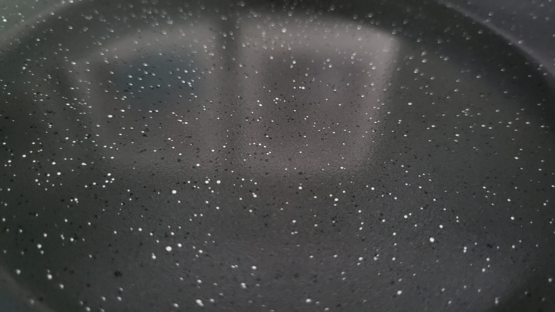 BK Universe Koekenpan antiaanbaklaag close up